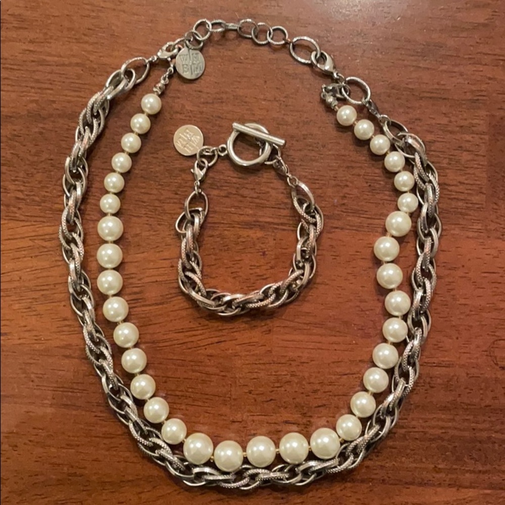 Necklace and bracelet set